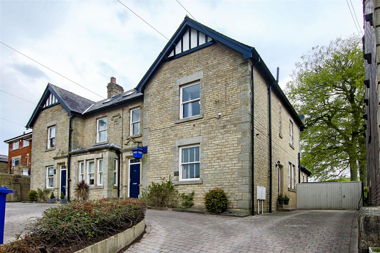 4 Bed Townhouse House For Sale - Main Image